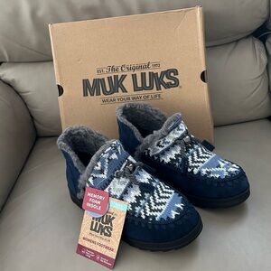 NEW MUK LUKS 6M BLUE SUEDE AZTEC PRINT WOOL INSULATED SLIP RESISTANT ANKLE BOOT